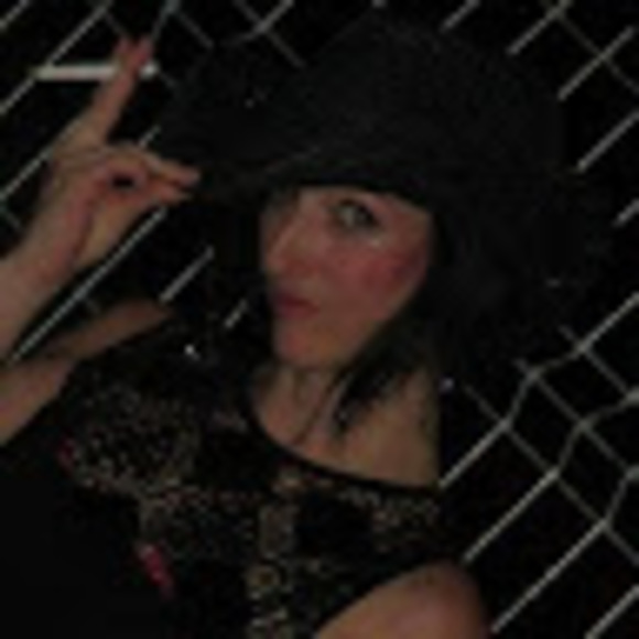 Meet your Posher, Isabelle - Picture 1 of 1